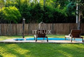 Charming Villa with Fireplace, Pool and 2,380m² of Land | Alvorada Condominium, Demétria