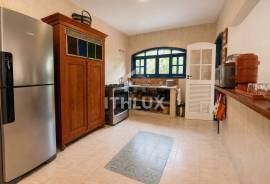 Charming Villa with Fireplace, Pool and 2,380m² of Land | Alvorada Condominium, Demétria