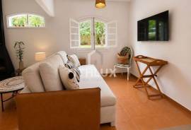 Charming Villa with Fireplace, Pool and 2,380m² of Land | Alvorada Condominium, Demétria