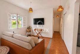 Charming Villa with Fireplace, Pool and 2,380m² of Land | Alvorada Condominium, Demétria