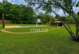 Charming Villa with Fireplace, Pool and 2,380m² of Land | Alvorada Condominium, Demétria