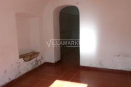 3 + 1 bedroom bank villa consisting of 2 floors with 280 m2 and patio with 441 m2 located in the center of Alvito 3 + 1 bedroom bank villa consisting of 2 floors with 280 m2 and patio with 441 m2 located in the center of Alvito