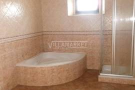 3 + 1 bedroom bank villa consisting of 2 floors with 280 m2 and patio with 441 m2 located in the center of Alvito 3 + 1 bedroom bank villa consisting of 2 floors with 280 m2 and patio with 441 m2 located in the center of Alvito