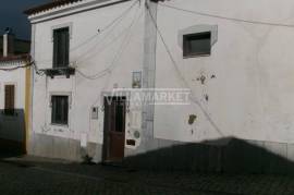 3 + 1 bedroom bank villa consisting of 2 floors with 280 m2 and patio with 441 m2 located in the center of Alvito 3 + 1 bedroom bank villa consisting of 2 floors with 280 m2 and patio with 441 m2 located in the center of Alvito