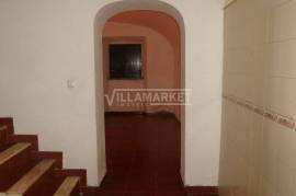 3 + 1 bedroom bank villa consisting of 2 floors with 280 m2 and patio with 441 m2 located in the center of Alvito 3 + 1 bedroom bank villa consisting of 2 floors with 280 m2 and patio with 441 m2 located in the center of Alvito