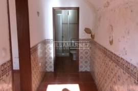 3 + 1 bedroom bank villa consisting of 2 floors with 280 m2 and patio with 441 m2 located in the center of Alvito 3 + 1 bedroom bank villa consisting of 2 floors with 280 m2 and patio with 441 m2 located in the center of Alvito