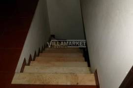 3 + 1 bedroom bank villa consisting of 2 floors with 280 m2 and patio with 441 m2 located in the center of Alvito 3 + 1 bedroom bank villa consisting of 2 floors with 280 m2 and patio with 441 m2 located in the center of Alvito
