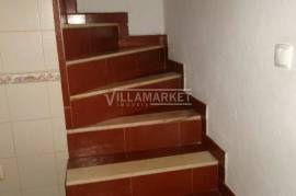 3 + 1 bedroom bank villa consisting of 2 floors with 280 m2 and patio with 441 m2 located in the center of Alvito 3 + 1 bedroom bank villa consisting of 2 floors with 280 m2 and patio with 441 m2 located in the center of Alvito