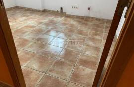 6 bedroom bank villa consisting of 3 floors and an uncovered patio with 331m2 located in the center of Évora