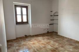 6 bedroom bank villa consisting of 3 floors and an uncovered patio with 331m2 located in the center of Évora