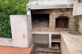 6 bedroom bank villa consisting of 3 floors and an uncovered patio with 331m2 located in the center of Évora