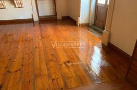 6 bedroom bank villa consisting of 3 floors and an uncovered patio with 331m2 located in the center of Évora
