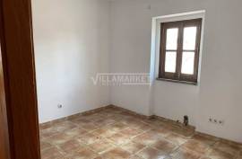 6 bedroom bank villa consisting of 3 floors and an uncovered patio with 331m2 located in the center of Évora