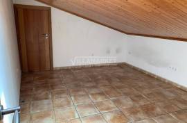6 bedroom bank villa consisting of 3 floors and an uncovered patio with 331m2 located in the center of Évora