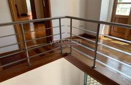 6 bedroom bank villa consisting of 3 floors and an uncovered patio with 331m2 located in the center of Évora