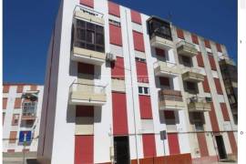 1 bedroom bank apartment on the ground floor of a small building located in Baixa da Banheira, municipality of Moita