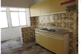 1 bedroom bank apartment on the ground floor of a small building located in Baixa da Banheira, municipality of Moita