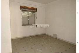 1 bedroom bank apartment on the ground floor of a small building located in Baixa da Banheira, municipality of Moita