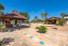 3 Bedroom Quinta with Annex & Pool for Sale near Moncarapacho, East Algarve. 3 Bedroom Quinta with Annex & Pool for Sale near Moncarapacho, East Algarve.