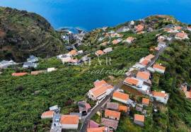 Charming and Versatile Property in Calheta Charming and Versatile Property in Calheta