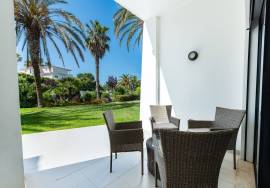 Luxurious Townhouse with Sea Views in Lagos Luxurious Townhouse with Sea Views in Lagos