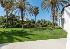 Luxurious Townhouse with Sea Views in Lagos Luxurious Townhouse with Sea Views in Lagos