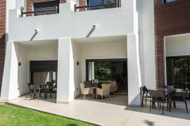 Luxurious Townhouse with Sea Views in Lagos Luxurious Townhouse with Sea Views in Lagos
