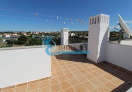 Exclusive 2+1 Bedroom Duplex House in Guia | Garage, Terrace and Pool