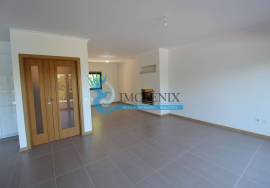 Exclusive 2+1 Bedroom Duplex House in Guia | Garage, Terrace and Pool