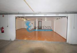 Exclusive 2+1 Bedroom Duplex House in Guia | Garage, Terrace and Pool