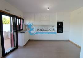 Exclusive 2+1 Bedroom Duplex House in Guia | Garage, Terrace and Pool