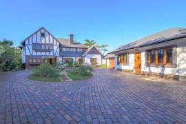 Luxury 9 bed Estate For Sale in Durban South Africa