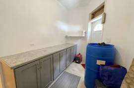 RH-290 Comfortable 3 bed 2 bath apartment, Carrot Bay