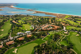 Luxury T1 Sea View and Golf Apartment in Lagos Algarve: Turnkey Living