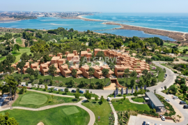 Luxury T1 Sea View and Golf Apartment in Lagos Algarve: Turnkey Living