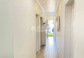 Furnished 3-Bedroom Single-Story Villa with Annex and Roof Terrace near Faro