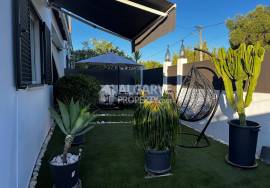 Furnished 3-Bedroom Single-Story Villa with Annex and Roof Terrace near Faro