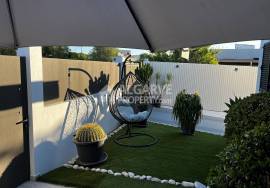 Furnished 3-Bedroom Single-Story Villa with Annex and Roof Terrace near Faro
