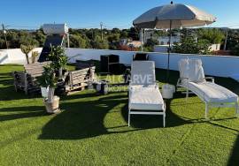 Furnished 3-Bedroom Single-Story Villa with Annex and Roof Terrace near Faro