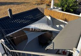 Furnished 3-Bedroom Single-Story Villa with Annex and Roof Terrace near Faro