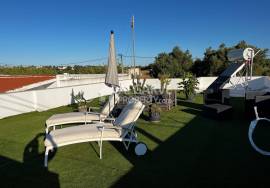 Furnished 3-Bedroom Single-Story Villa with Annex and Roof Terrace near Faro