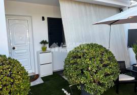 Furnished 3-Bedroom Single-Story Villa with Annex and Roof Terrace near Faro