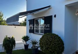Furnished 3-Bedroom Single-Story Villa with Annex and Roof Terrace near Faro
