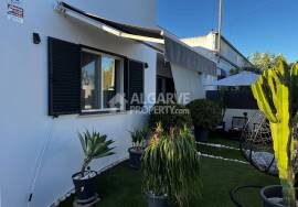 Furnished 3-Bedroom Single-Story Villa with Annex and Roof Terrace near Faro