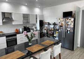 Furnished 3-Bedroom Single-Story Villa with Annex and Roof Terrace near Faro