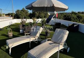 Furnished 3-Bedroom Single-Story Villa with Annex and Roof Terrace near Faro