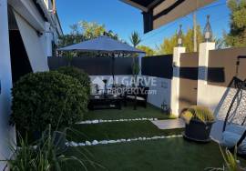 Furnished 3-Bedroom Single-Story Villa with Annex and Roof Terrace near Faro