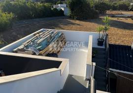 Furnished 3-Bedroom Single-Story Villa with Annex and Roof Terrace near Faro