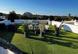 Furnished 3-Bedroom Single-Story Villa with Annex and Roof Terrace near Faro