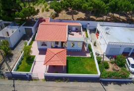 3 bedroom villa in Campo de Baixo – A few minutes from the beach